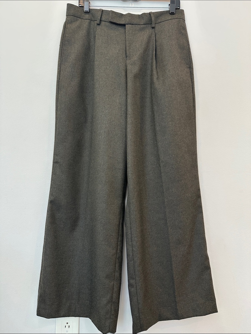 Men's Wide-Leg  Pants in olive